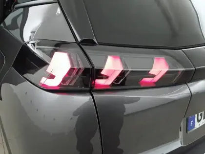 Photo 60 Peugeot 2008  PureTech 130 S&S EAT8