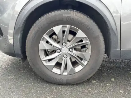 Photo 12 Peugeot 2008  PureTech 130 S&S EAT8