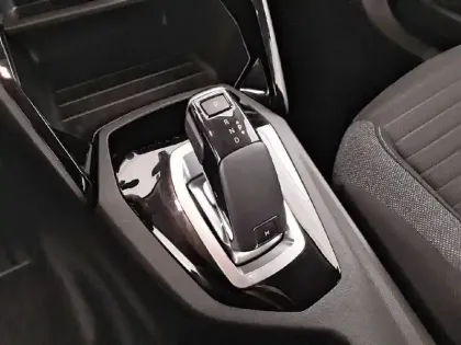 Photo 79 Peugeot 2008  PureTech 130 S&S EAT8