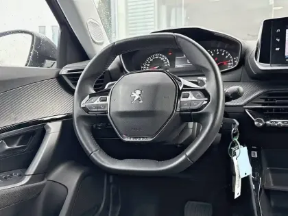 Photo 8 Peugeot 2008  PureTech 130 S&S EAT8