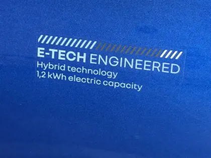 Photo 16 Renault Clio  E-Tech full hybrid 145