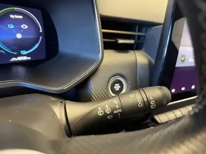 Photo 76 Renault Clio  E-Tech full hybrid 145