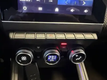 Photo 37 Renault Clio  E-Tech full hybrid 145