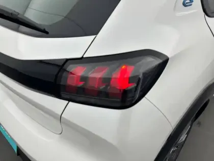 Photo 41 Peugeot 208  Electrique 50 kWh 136ch