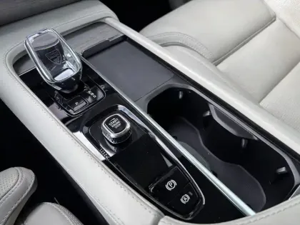 Photo 10 Volvo Xc90  T8 AWD Hybride Rechargeable 310+145 ch Geartronic 8 7pl