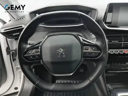 Photo 12 Peugeot 2008  PureTech 130 S&S BVM6