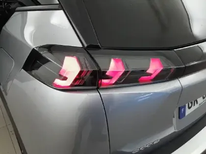 Photo 16 Peugeot 2008  BlueHDi 130 S&S EAT8