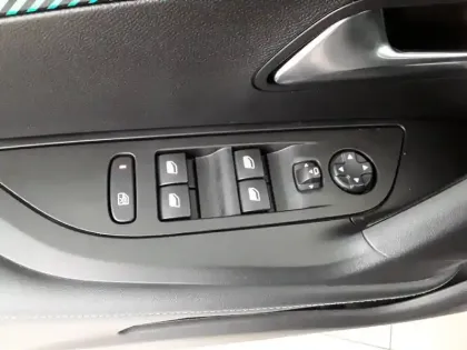 Photo 21 Peugeot 2008  BlueHDi 130 S&S EAT8