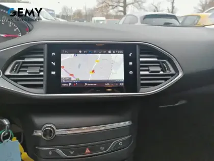 Photo 13 Peugeot 308  SW PureTech 110ch S&S BVM6