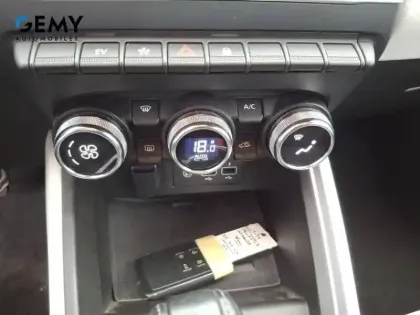 Photo 24 Renault Clio  E-Tech 140 - 21N