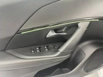 Photo 28 Peugeot 2008  PureTech 130 S&S EAT8