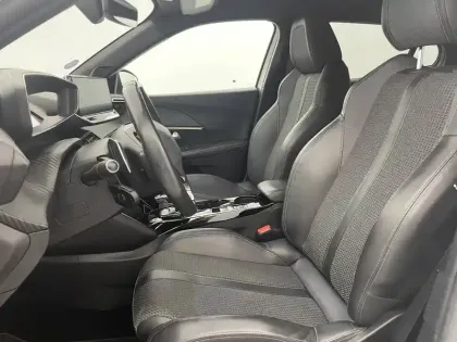 Photo 13 Peugeot 2008  PureTech 130 S&S EAT8