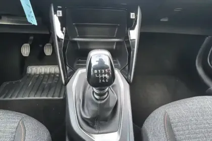 Photo 18 Peugeot 208  100 S&S BVM6