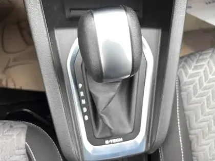 Photo 26 Renault Clio  E-Tech 140