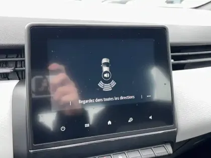 Photo 33 Renault Clio  E-Tech 140