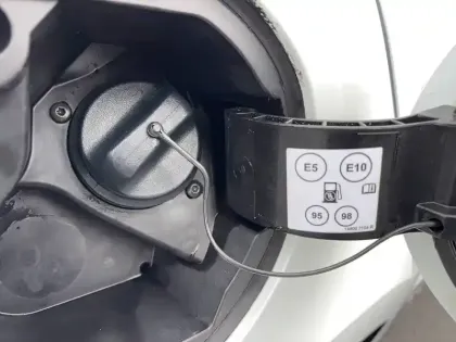 Photo 8 Renault Clio  E-Tech 140