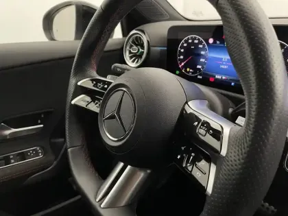 Photo 29 Mercedes Classe A Gén. IV (W177) Ph1 AMG Line 5