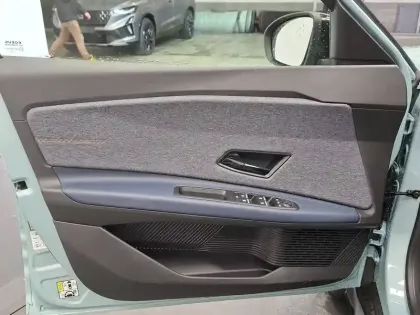 Photo 9 Renault 4 Renault  E-Tech Electrique 150 ch autonomie confort