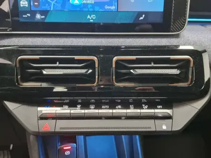 Photo 14 Renault 4 Renault  E-Tech Electrique 150 ch autonomie confort