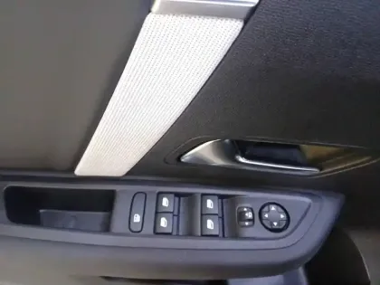 Photo 28 Citroën C4  Hybride 136 e-DCS6