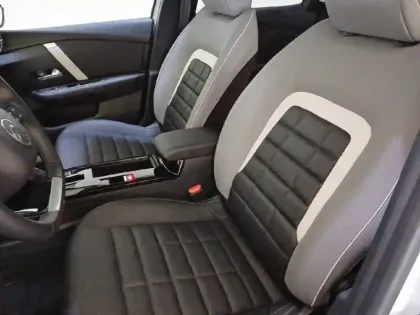 Photo 10 Citroën C4  Hybride 136 e-DCS6