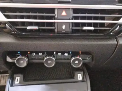 Photo 24 Citroën C4  Hybride 136 e-DCS6