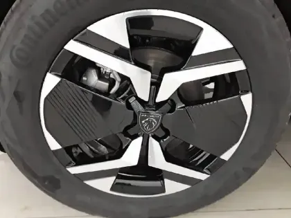 Photo 11 Peugeot 2008  Hybrid 145 e-DCS6