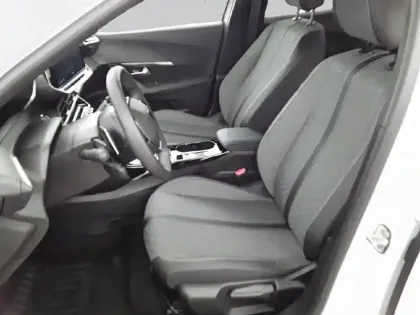 Photo 27 Peugeot 2008  Hybrid 145 e-DCS6