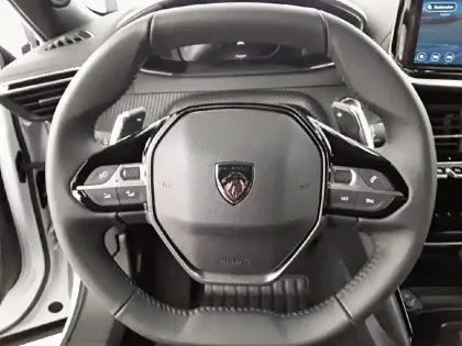 Photo 8 Peugeot 2008  Hybrid 145 e-DCS6