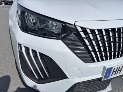 Photo 51 Peugeot 2008  Hybrid 145 e-DCS6