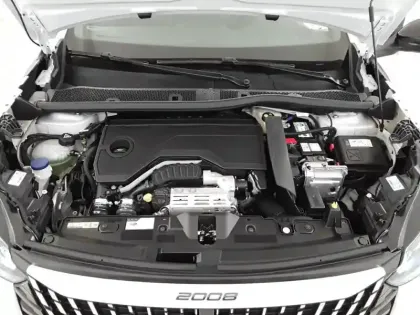 Photo 35 Peugeot 2008  Hybrid 145 e-DCS6