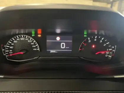 Photo 30 Peugeot 2008  PureTech 100 S&S BVM6