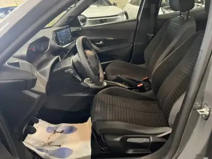 Photo 27 Peugeot 2008  PureTech 100 S&S BVM6