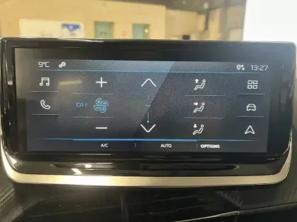 Photo 32 Peugeot 2008  PureTech 100 S&S BVM6