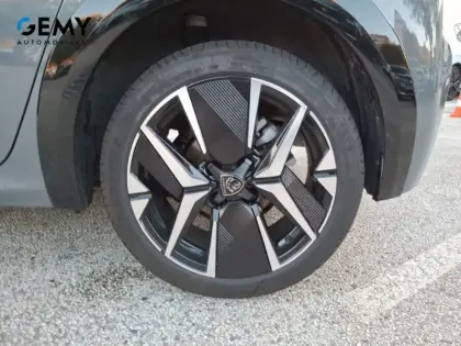 Photo 10 Peugeot 208  Hybrid 136 e-DCS6