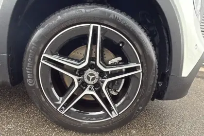 Photo 13 Mercedes GLB  200 d 8G-DCT