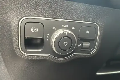 Photo 20 Mercedes GLB  200 d 8G-DCT