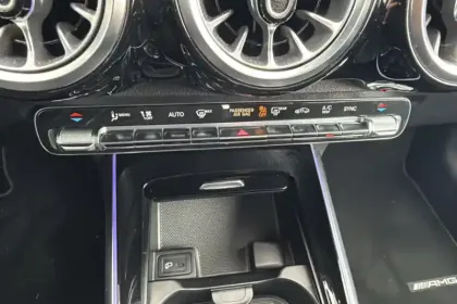 Photo 23 Mercedes GLB  200 d 8G-DCT