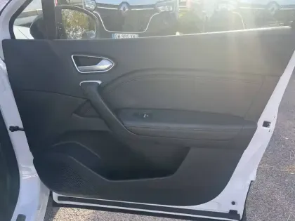 Photo 18 Renault Captur  TCe 140 EDC FAP - 21