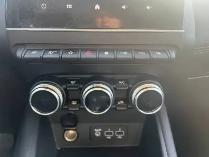 Photo 30 Renault Captur  TCe 140 EDC FAP - 21