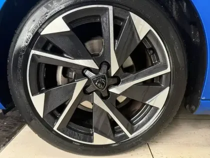 Photo 13 Peugeot 308  PureTech 130ch S&S EAT8