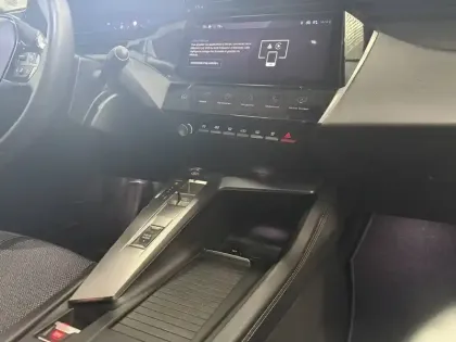 Photo 36 Peugeot 308  PureTech 130ch S&S EAT8