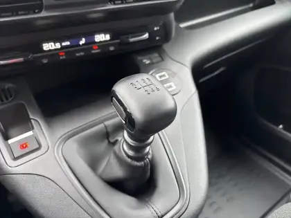 Photo 13 Peugeot Partner  FOURGON M DIESEL 100 CH MANUELLE