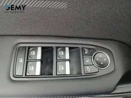 Photo 11 Renault Captur  E-Tech full hybrid 145 ch