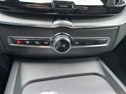 Photo 16 Volvo Xc60  B4 197 ch Geartronic 8