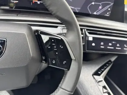 Photo 19 Peugeot 5008  Hybrid 145 e-DCS6 Allure