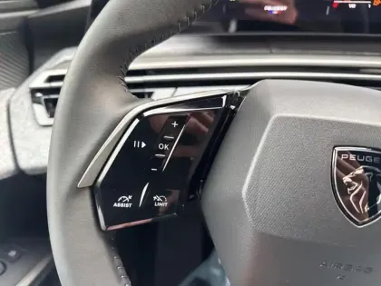 Photo 18 Peugeot 5008  Hybrid 145 e-DCS6 Allure