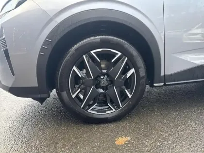 Photo 14 Peugeot 5008  Hybrid 145 e-DCS6 Allure