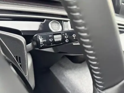 Photo 17 Peugeot 5008  Hybrid 145 e-DCS6 Allure