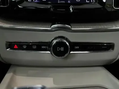 Photo 16 Volvo Xc60  T6 Recharge AWD 253 ch + 87 ch Geartronic 8 Inscription Luxe